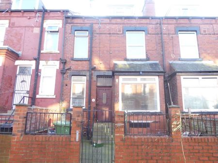 Sutherland Mount, Harehills, LS9 - Leeds - Photo 4