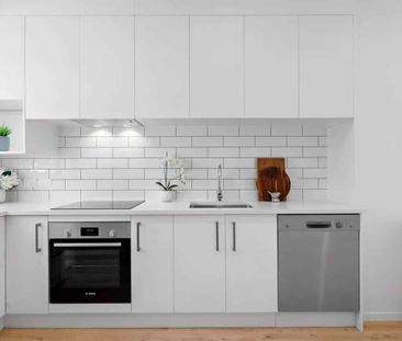 Bright, Stylish Living Near WestCity Mall - Photo 2