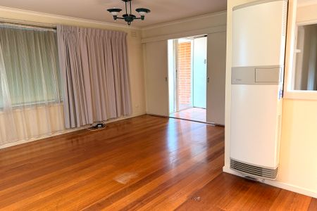 3 Chateau Avenue, Narre Warren VIC - Photo 2
