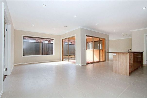 Spacious and Modern 4-Bedroom Home in Mernda - Photo 1