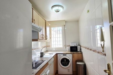 2 Bedroom Apartment For Rent in Marbella, Málaga - Photo 5