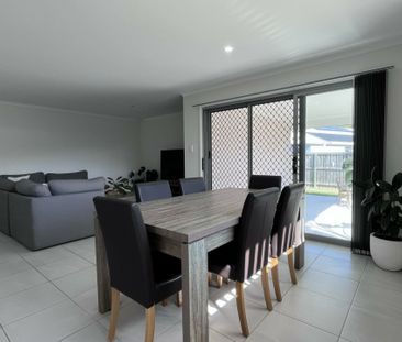 PERFECT FAMILY HOME - Photo 2