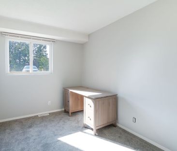 3 Bed, 2 Storey Condo in The Pines! - Photo 6