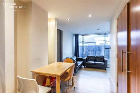 4 bedroom terraced house to rent - Photo 3