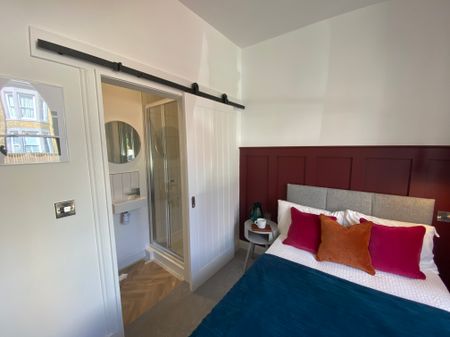 Stunning all ensuite 9 bed co-living space - Photo 5