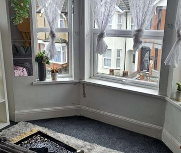 2 bedroom maisonette to rent - Photo 2