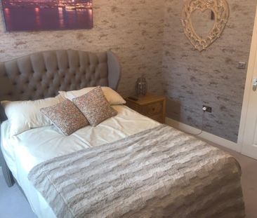 39 SPARROWS NEST WERGS HALL RD WERGS WV8 2HG - Photo 2