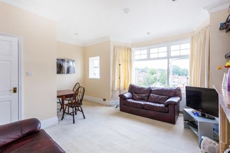 3 bedroom flat to rent - Photo 2