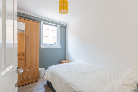 4 bedroom flat to rent - Photo 5