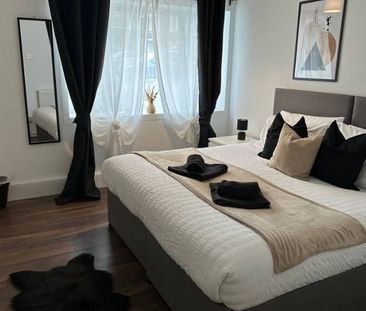 2 Bed Flat, Moffat Court, SW19 - Photo 2