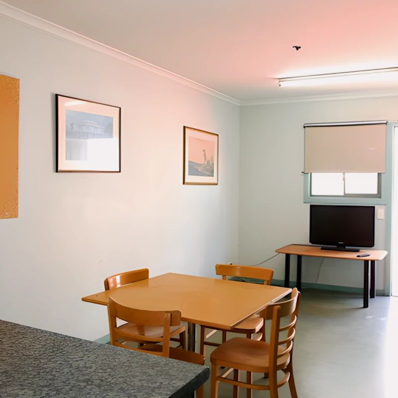 6 Bedroom Apartment - Photo 1