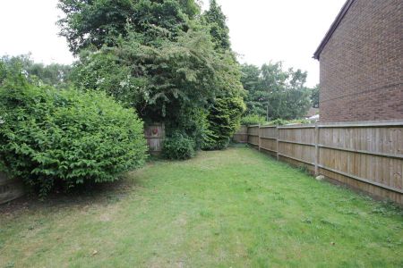 3 bedroom detached house to rent - Photo 4