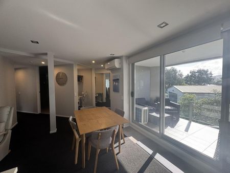 Two Bedroom Apartment with Pool Access - Photo 4