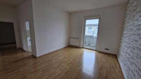 Helle 3-Raum-Dachgeschosswohnung mit Balkon uns Stellplatz in Magdeburg - Foto 3