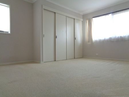 Spacious 2 Bedroom Townhouse - Photo 3