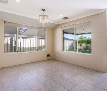 Spacious and Low Maintenance Family Home - Photo 5