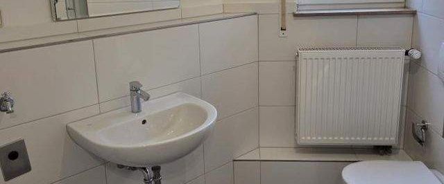 Freital! Voll möblierte und heimelige Singlewohnung mit Tageslichtbad und EBK! Lift! - Photo 1