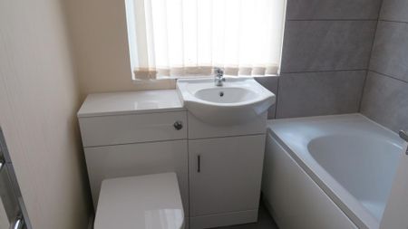 3 bedroom terraced house to rent - Photo 2