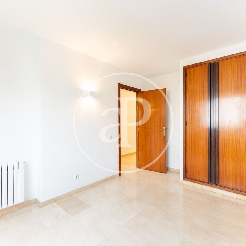 Penthouse for Rent in La Bonanova - Photo 1