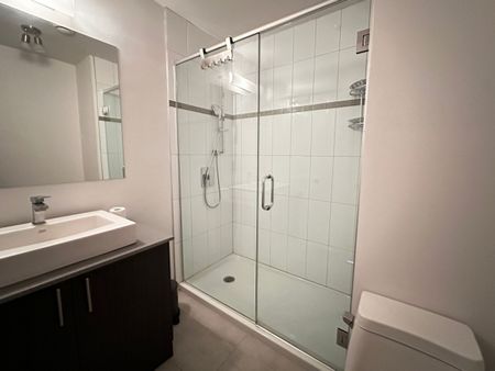 Penthouse moderne sur 2 niveaux avec terrasse – 3 chambres, 3 salles de bain ! - Photo 5