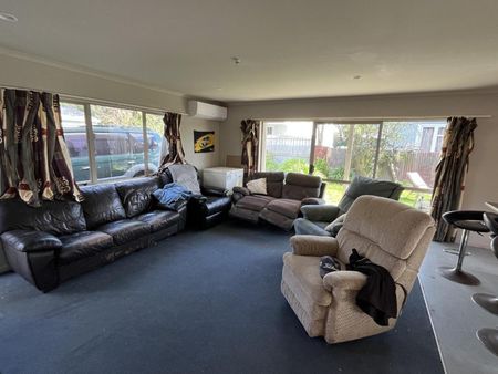 Stylish, spacious and centrally located - Photo 3