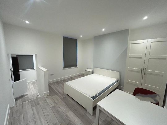 Studio to rent - Photo 1