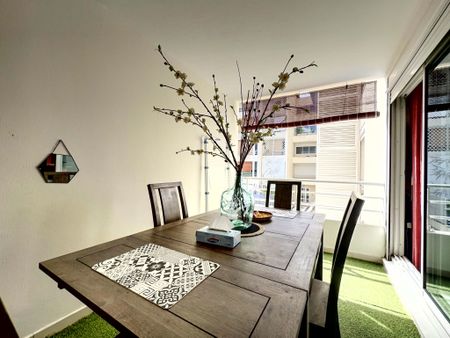 Location Appartement 2 pièces 55m² ST DENIS 97490 - Photo 4