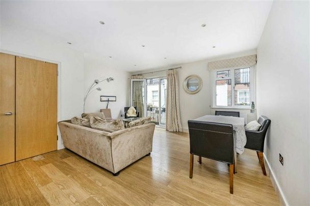 Upbrook Mews, London, W2 - Photo 1