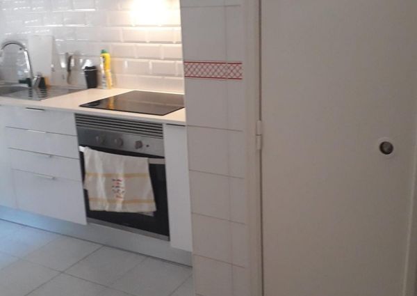 Quarto para arrendar a pessoa genero feminino em Alges