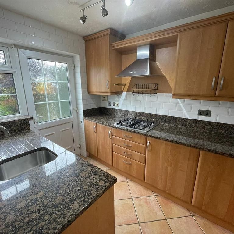 3 bedroom semi-detached house to rent - Photo 1