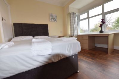 6 bedroom Flat in Otley Road, Leeds - Photo 3