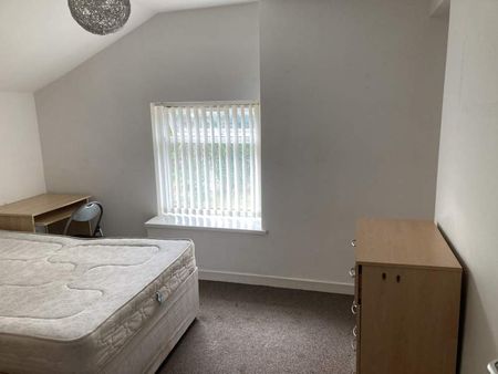 1 x Double Rooms @ Five Bedroom Female Only HMO share Phillips Parade, Swansea. - Photo 3