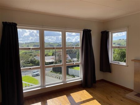 Ready and Waiting: Lovely Home in Maungaturoto - Photo 3