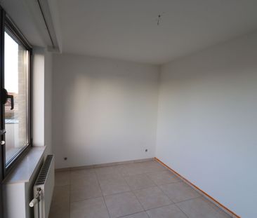 Een appartement op de 1ste verdieping rechts met 2 slaapkamers, ter... - Photo 4