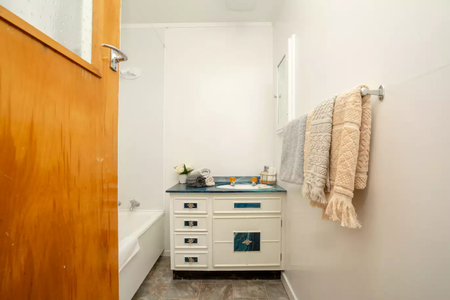 Very tidy, spacious, three bedroom home in a very quiet area of Frankton. - Photo 3