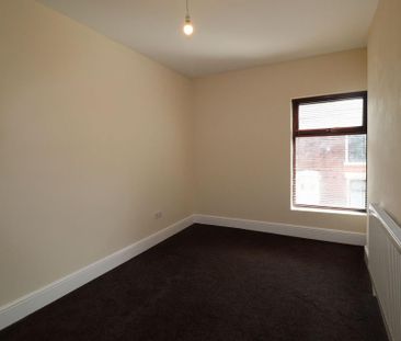 2 bedroom end of terrace house to rent - Photo 3