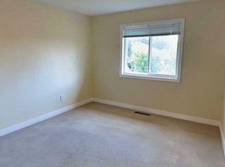 For Lease - 194 Livingstone Street Unit# Upper, Barrie, Ontario - Photo 4