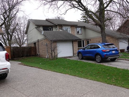 For Lease - 4272 Gayling Gardens, Mississauga, Ontario - Photo 1