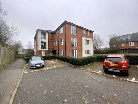 A two bedroom top floor apartment to rent in this modern building, benefiting from a balcony, bathroom and en suite shower room. - Photo 4