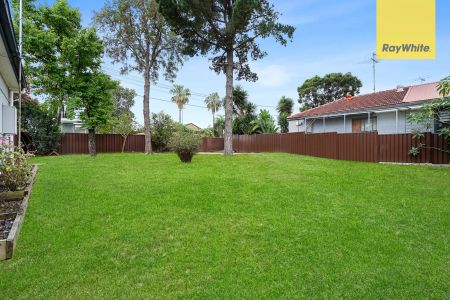 “NEAT & TIDY 3 BEDROOM HOME!” - Photo 2