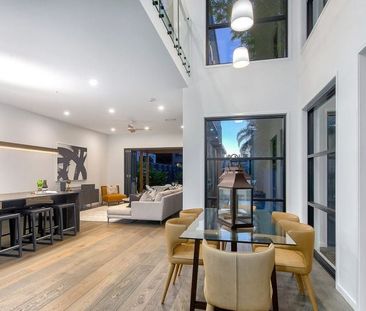 Luxury Living in Prime Location! - Photo 1