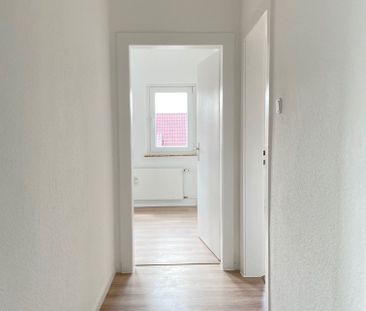 *frisch für Sie renoviert* gemütliche 2-Zimmerwohnung im Dachgeschoss - Photo 2