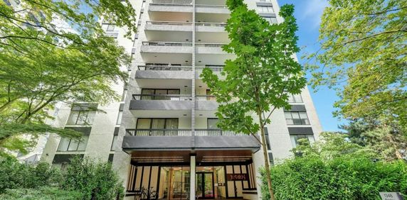 Barclay Towers - Photo 2