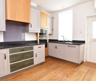 3 bedroom terraced house to rent - Photo 4