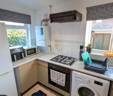 2 bedroom semi-detached house to rent - Photo 5