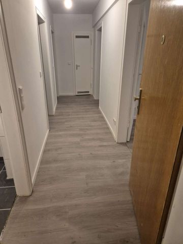 WUPPERTAL-ZENTRUM: HELLE & RENOVIERTE 3-ZIMMERWOHNUNG IN ELBERFELD-MITTE +NEUES BAD - Foto 2