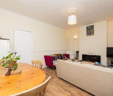 4 bedroom terraced house to rent - Photo 3