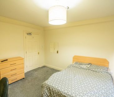 Room 6, 32 Lord Mayor's Walk - Photo 6