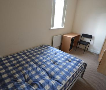 4 bedroom semi-detached house to rent - Photo 5