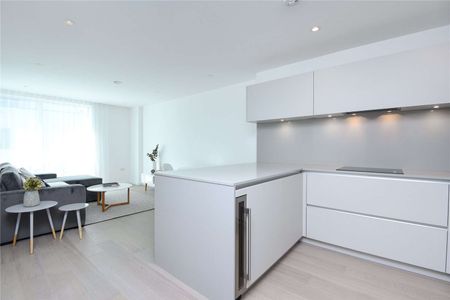 A 1 bedroom apartment situated on 4th floor of this fine development conveniently located immediately opposite Borough underground station (Northern Line). - Photo 2